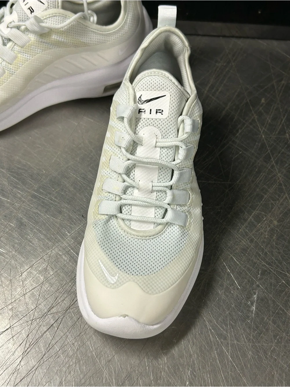 Nike AirMax Axis Size 8 Women - Picture 2 of 10